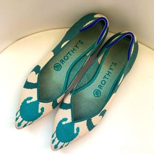 Rothy’s Point in teal Ikat pattern - size 8 (EUC)